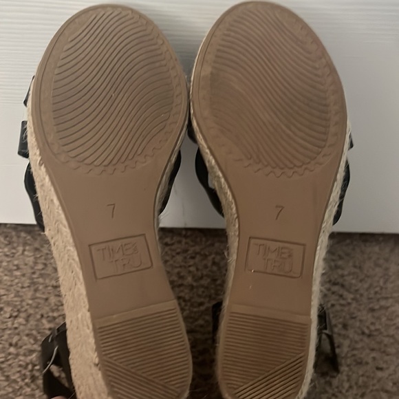 Time and Tru Black Wedges - Picture 5 of 6